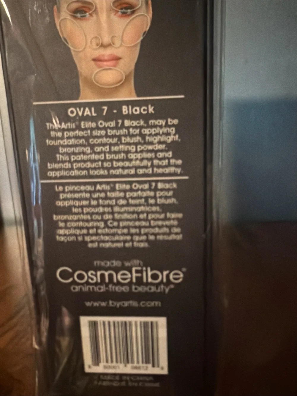 artis Oval 7 Foundation Brush - Black -Synthetic